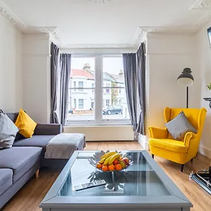 https://2-bedroom-apartment-close-to-beach-town-centre.cambridgehotelsuk.com