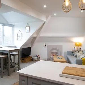 Moor View Apartment, Near Centre And Stadium Apartment